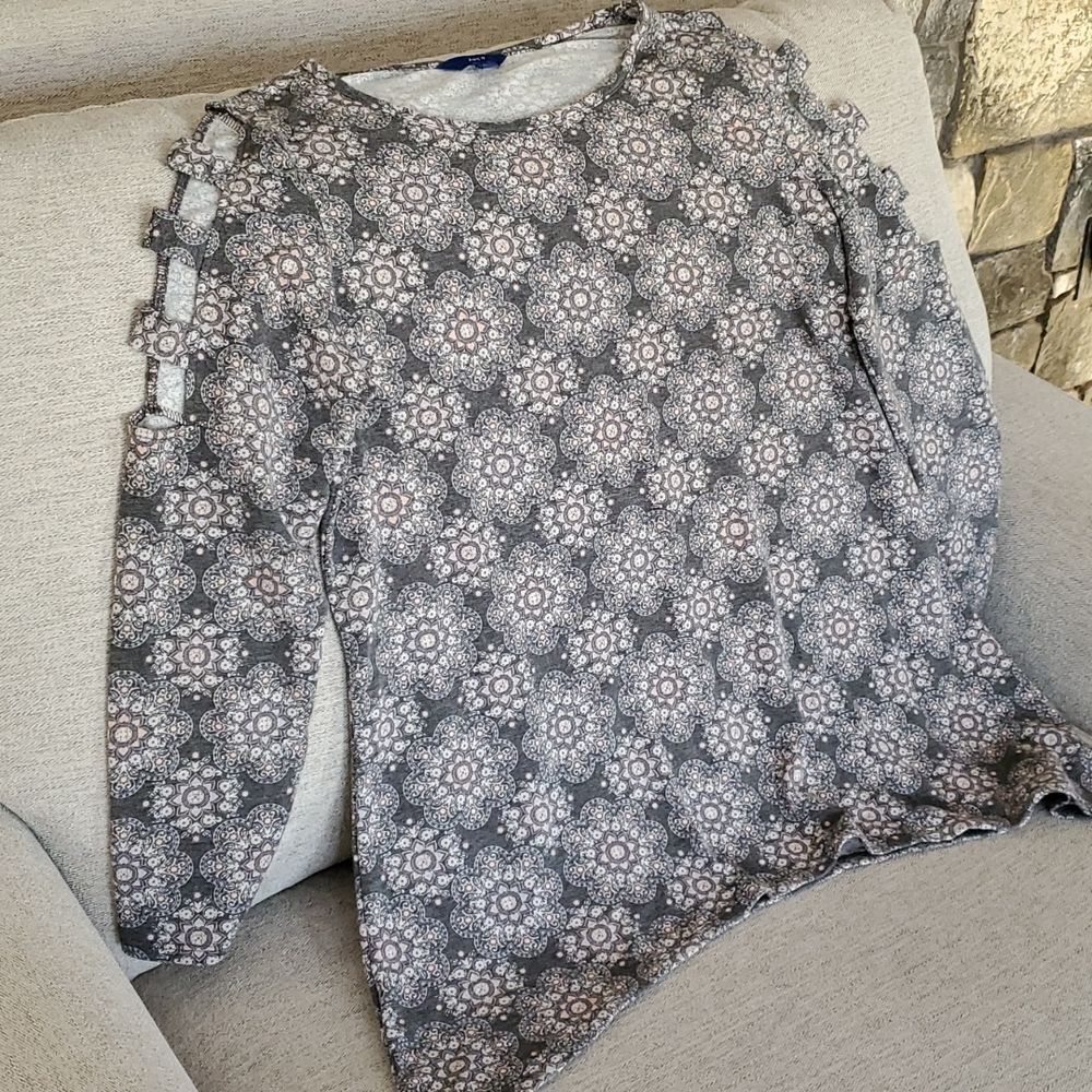 Apt 9 blouse, top sz L cutouts sleeves grey